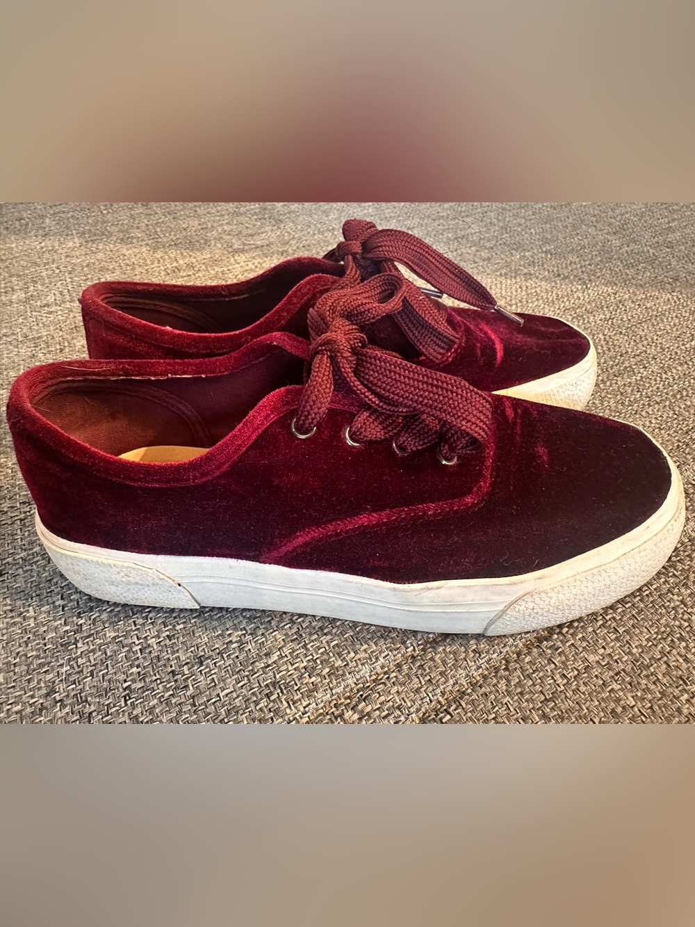 Pull&Bear Women’s Velvet Low-Top Sneakers in Wine